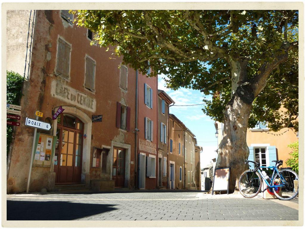 Villedieu Village View Provence Lifestyle @Atableenprovence