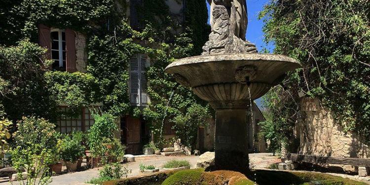 Provence's Instagrammable Locations Charming Villages Saignon Provence