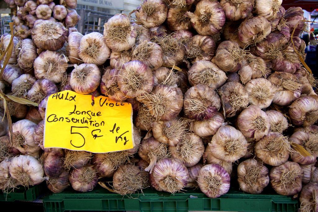 Apt Market garlic @PerfProvence