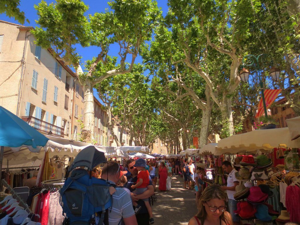 Provence Living Cotignac Marché été TOURISME