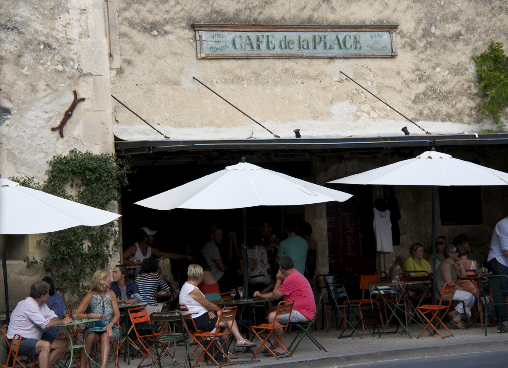 Cafe de la Place Eygalieres Local Restaurants