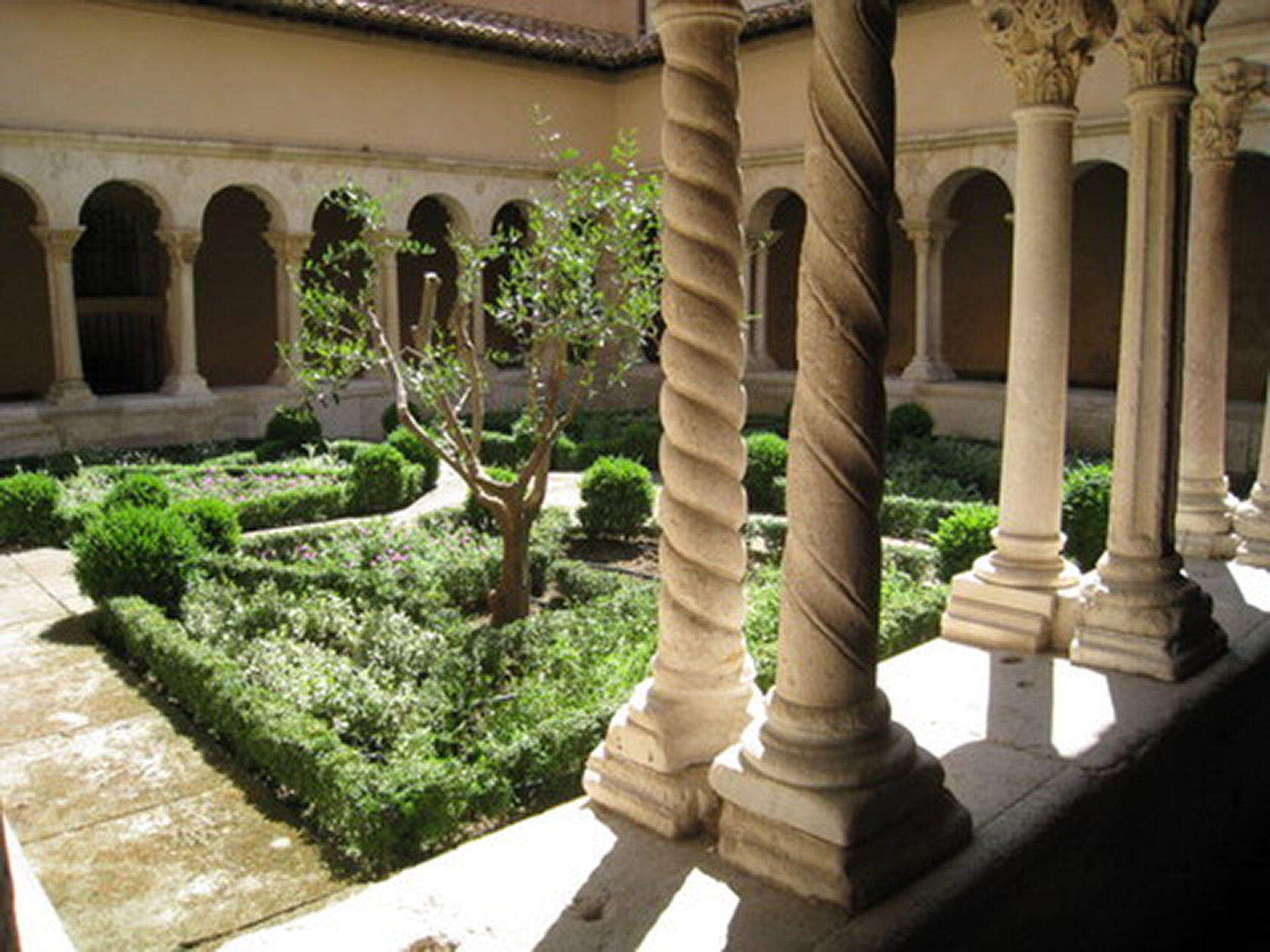 Living Aix-en-Provence Cloister