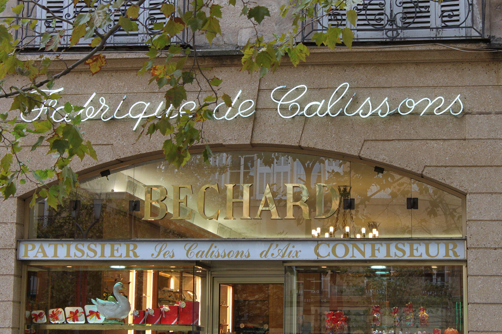 Living Aix-en-Provence Patisserie Bechard