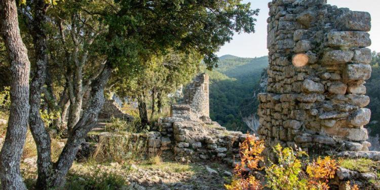 Ruins Fort Buoux Luberon