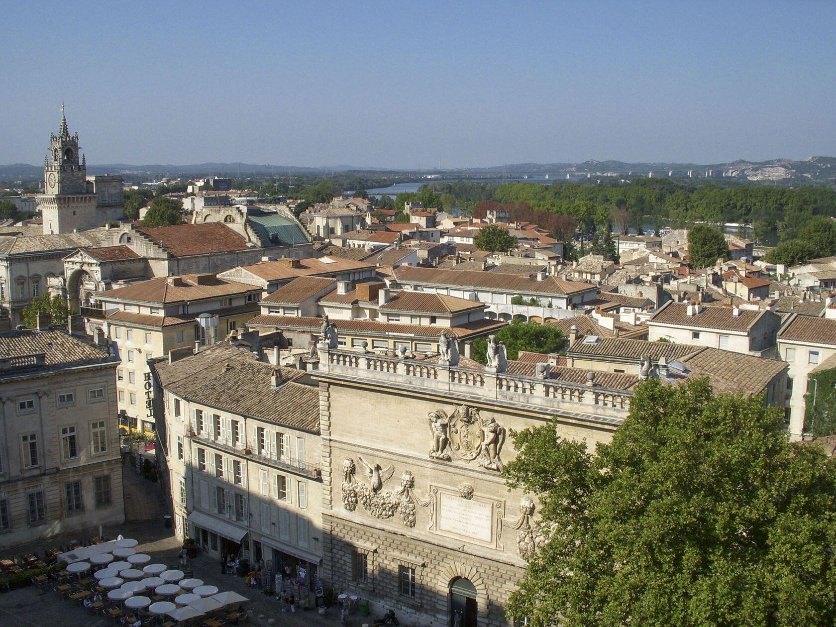Inside the Walled City of Avignon Avignon le Limas Bed & Breakfast