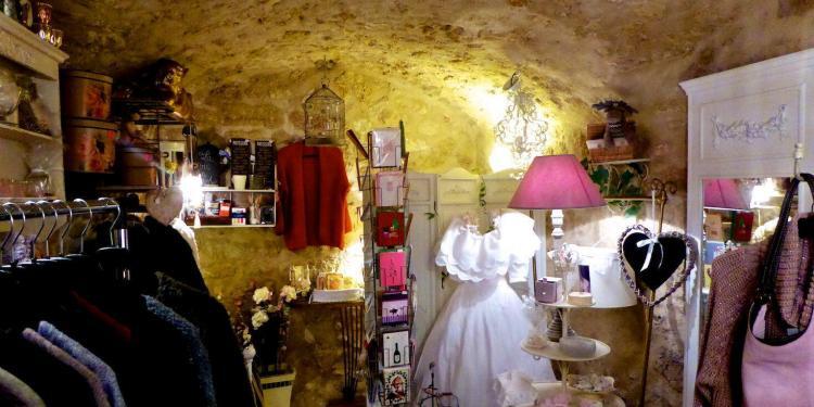 Lourmarin Shopping Rose Bagatelle