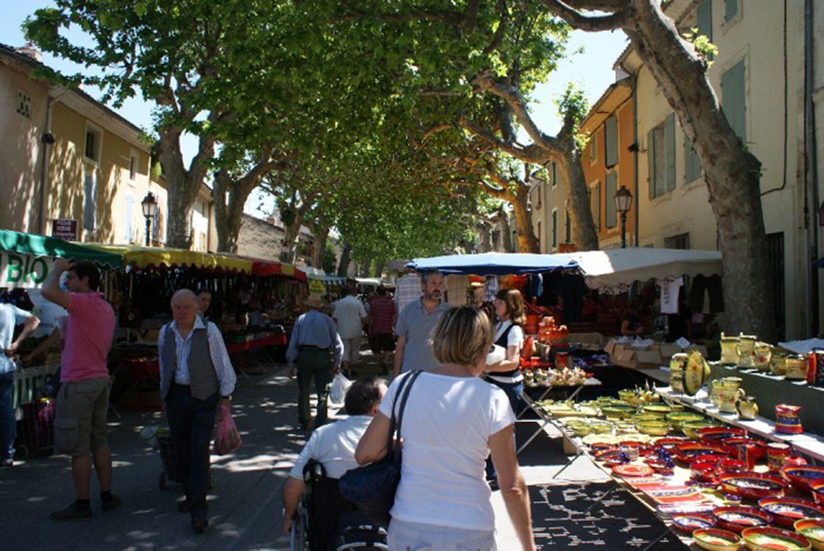 Sainte-Cécile-les-Vignes Market