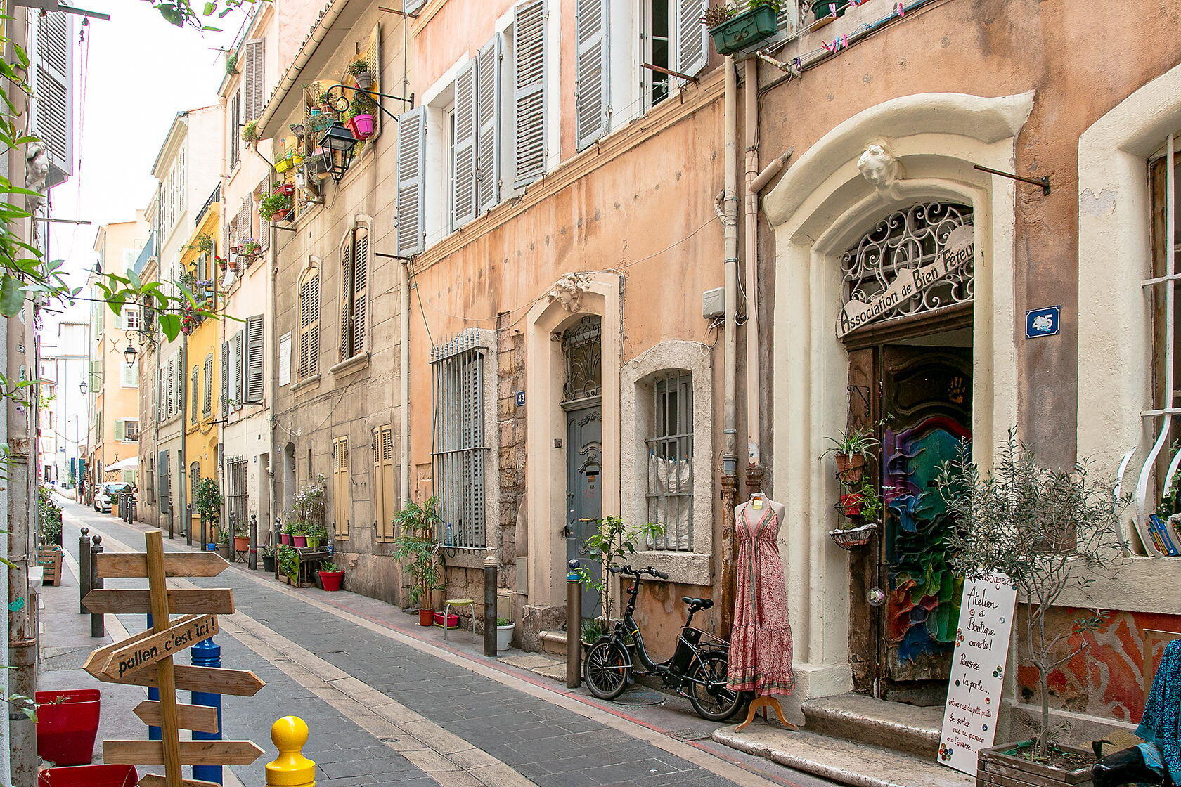 City 24-Hours Marseille little shop marseille