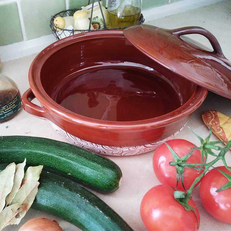 Oven proof casserole dish with lid in Vallauris terracotta of Provence