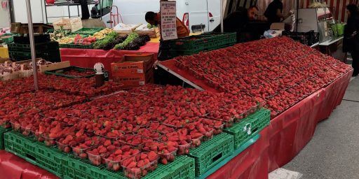 Market strawberries Spend Day St-Rémy-de-Provence Market