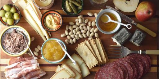 Easy Entertaining Make a Charcuterie Cheese Board