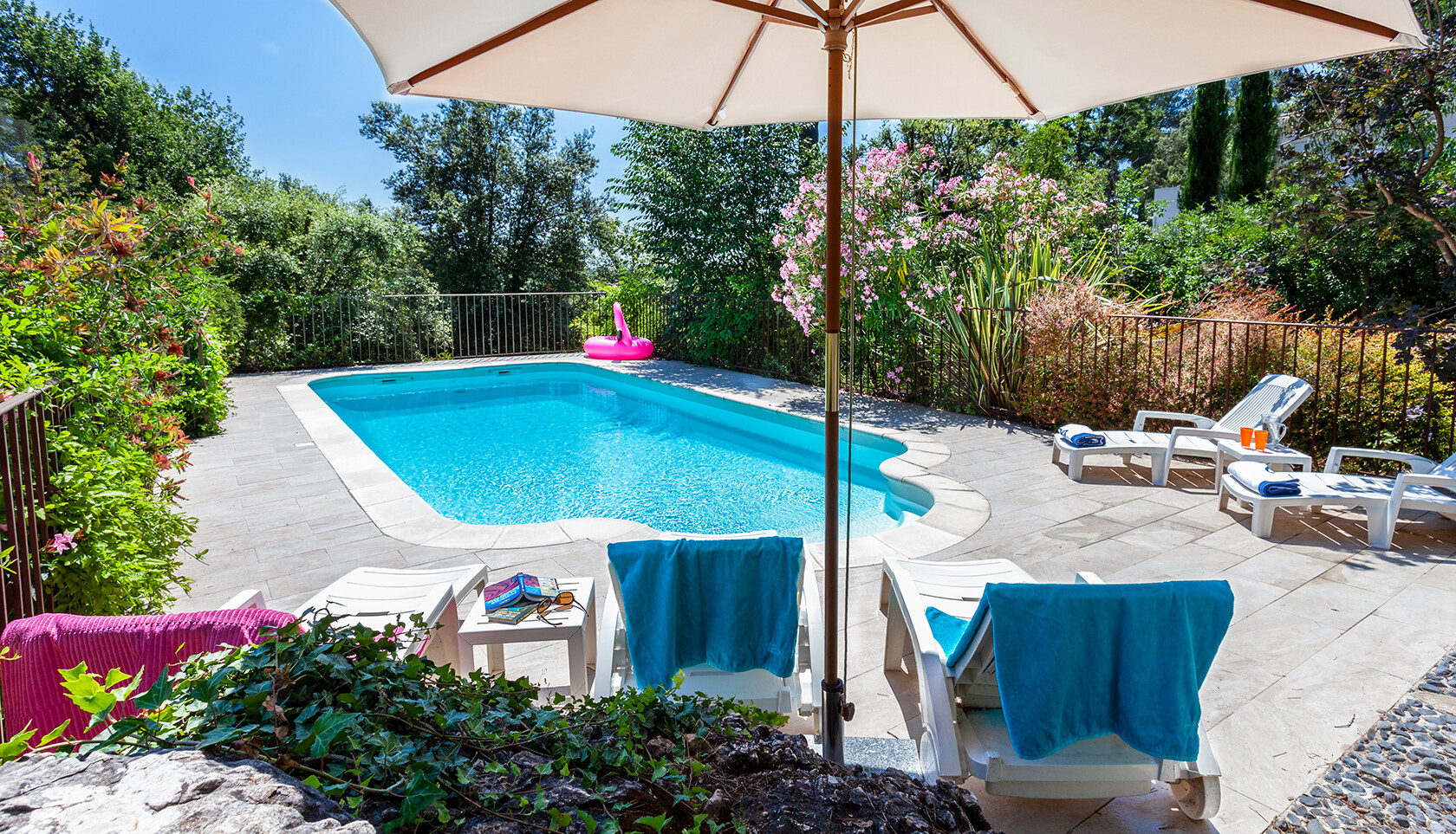 Lou Messugo pool Roquefort les Pins Easy Living