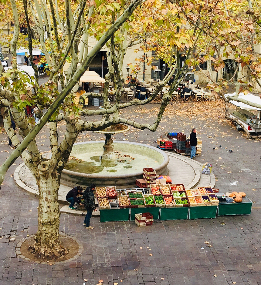 Uzes Holiday Apartment Rental Place des Herbes packing up the market