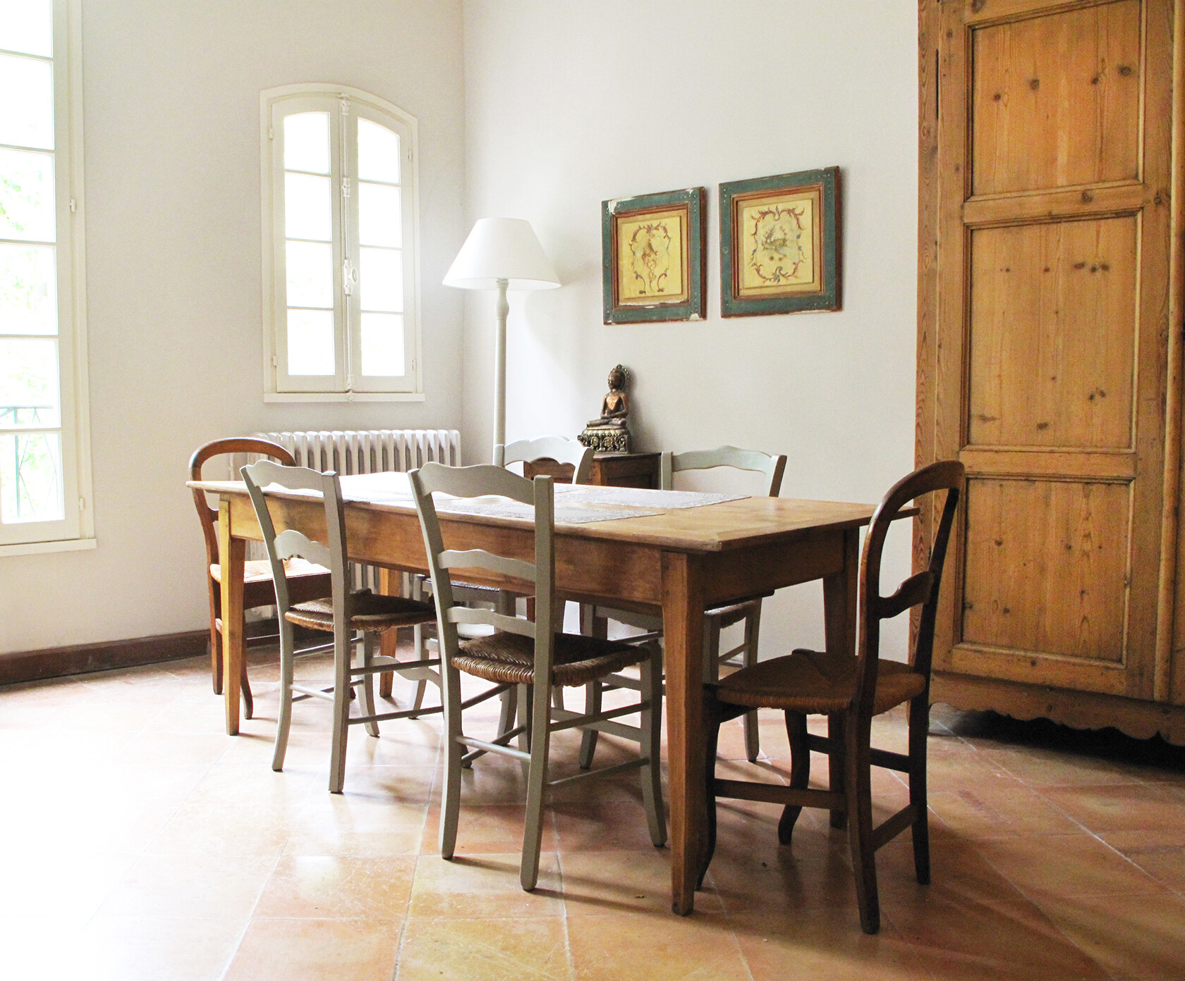 Uzes Holiday Apartment Rental dining corner