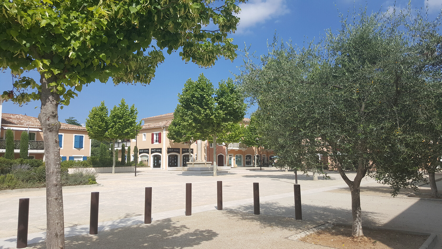 village square Roquefort les Pins Living French Riviera