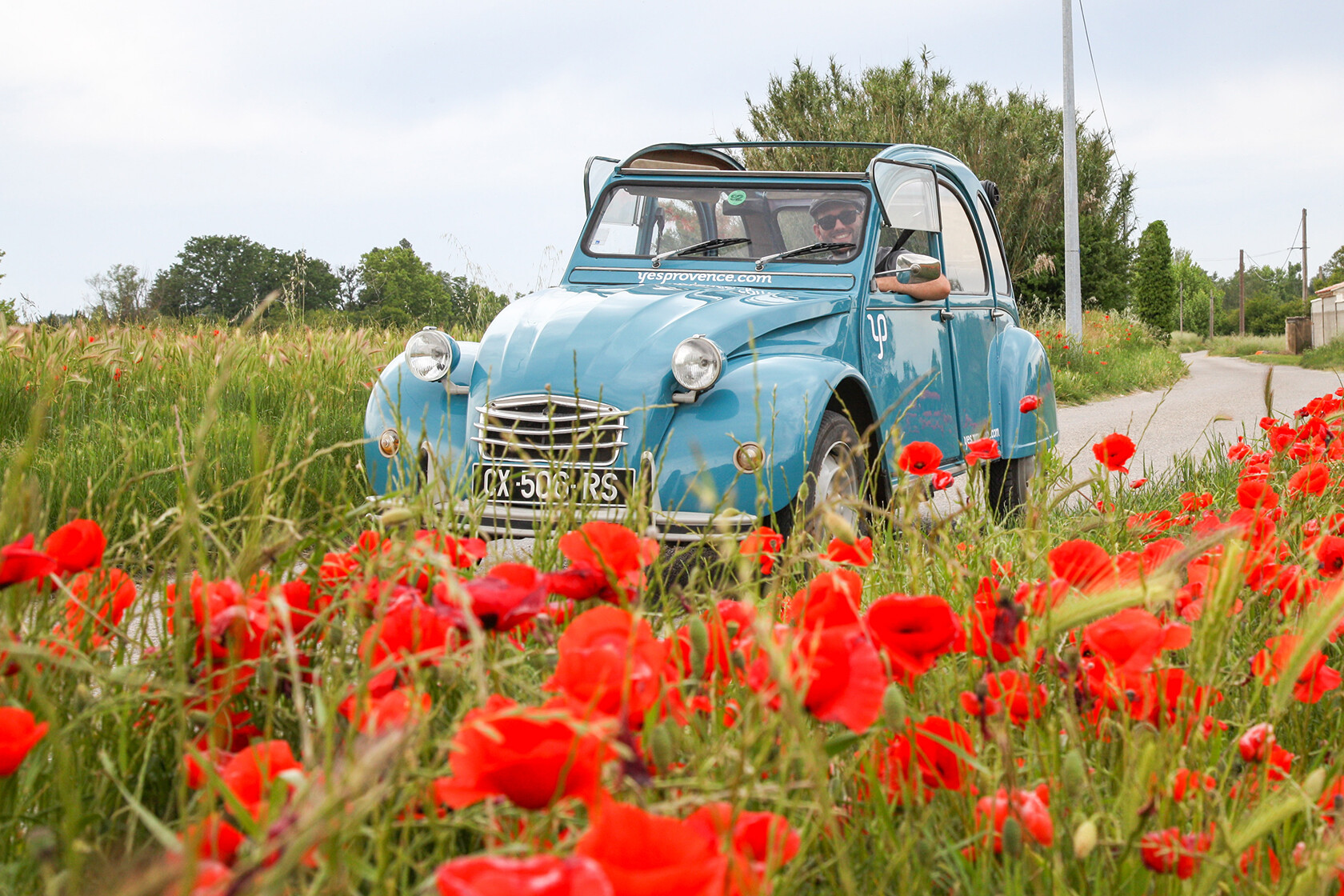 Pensez à offrir un bon cadeau : location de voiture vintage - Yes Provence