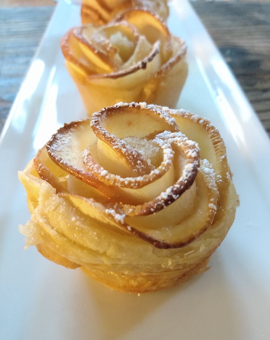 apple rose tart with puff pastry