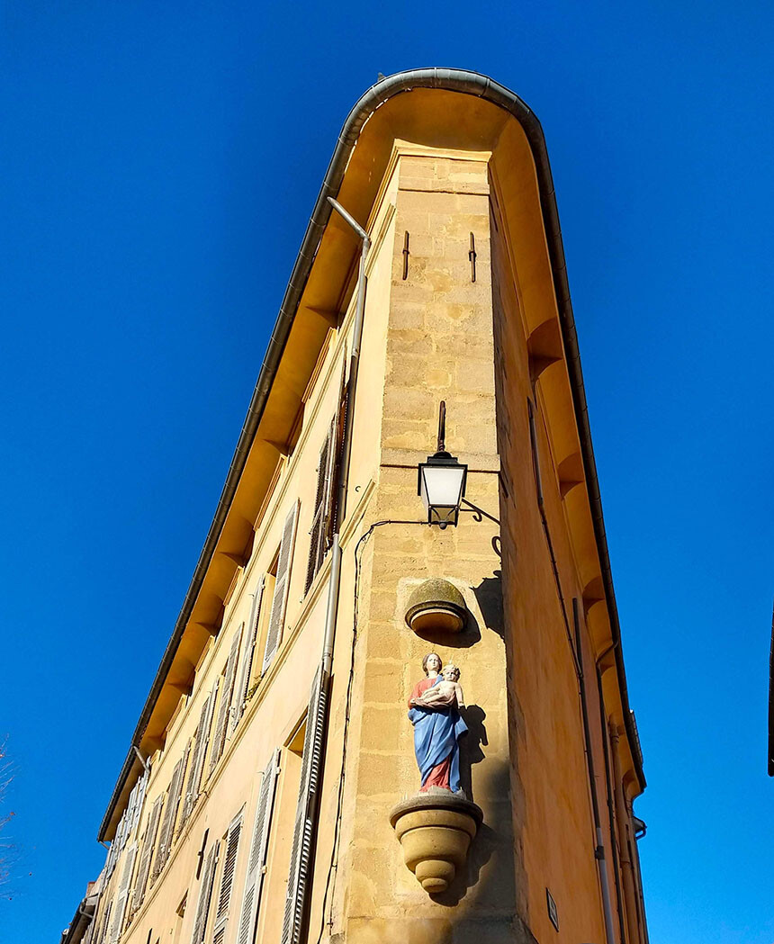 Flatiron Madonna Looking Up Aix-en-Provence