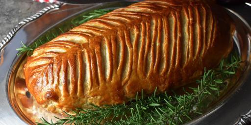 Special Classic Beef Wellington with Sauce Béarnaise