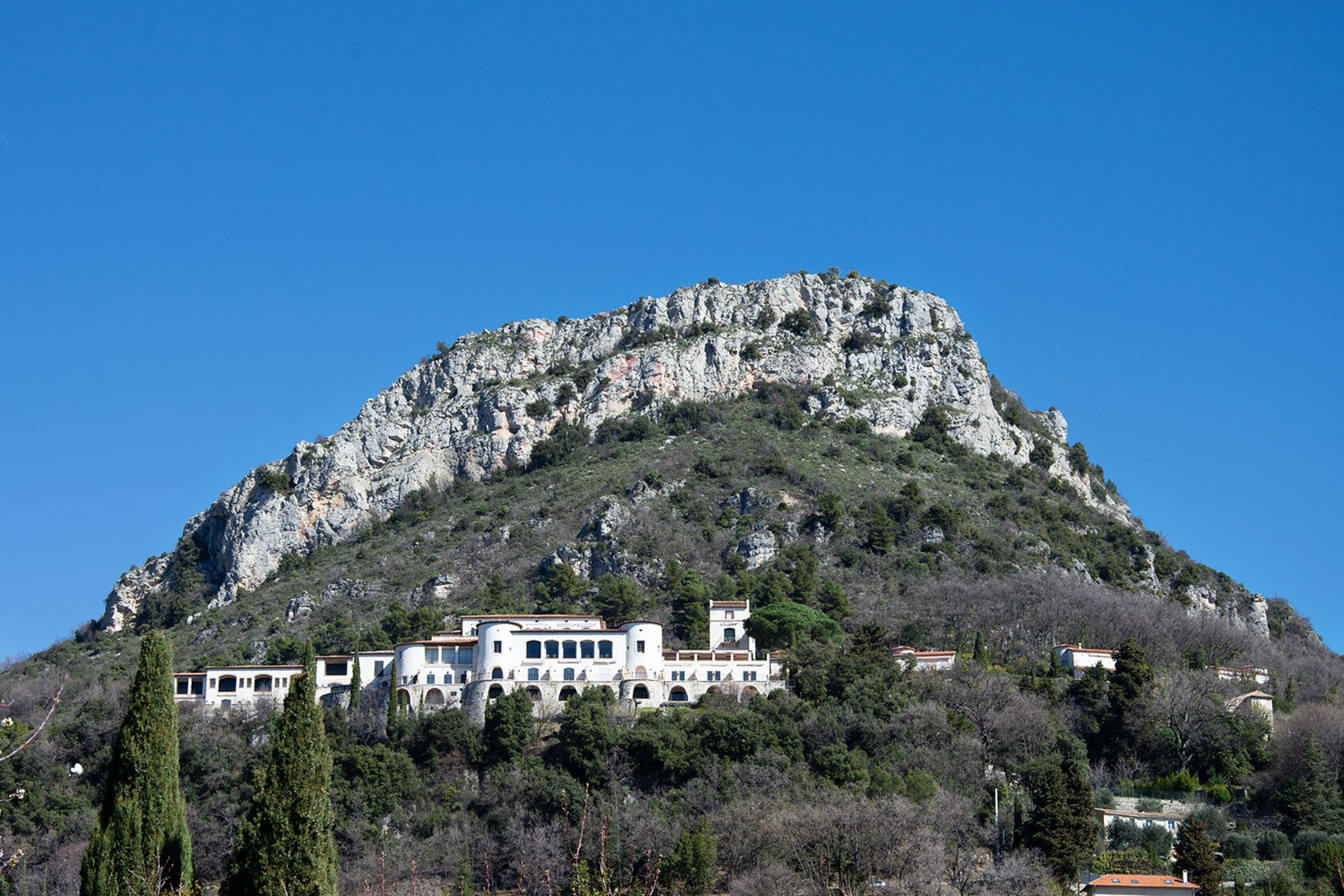 The Château Saint-Martin & Spa with the Baou des Blancs behind it