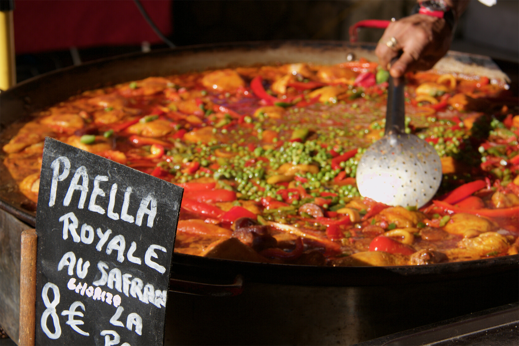 https://perfectlyprovence.co/wp-content/uploads/2023/07/Paella-Markets-in-Provence.jpg
