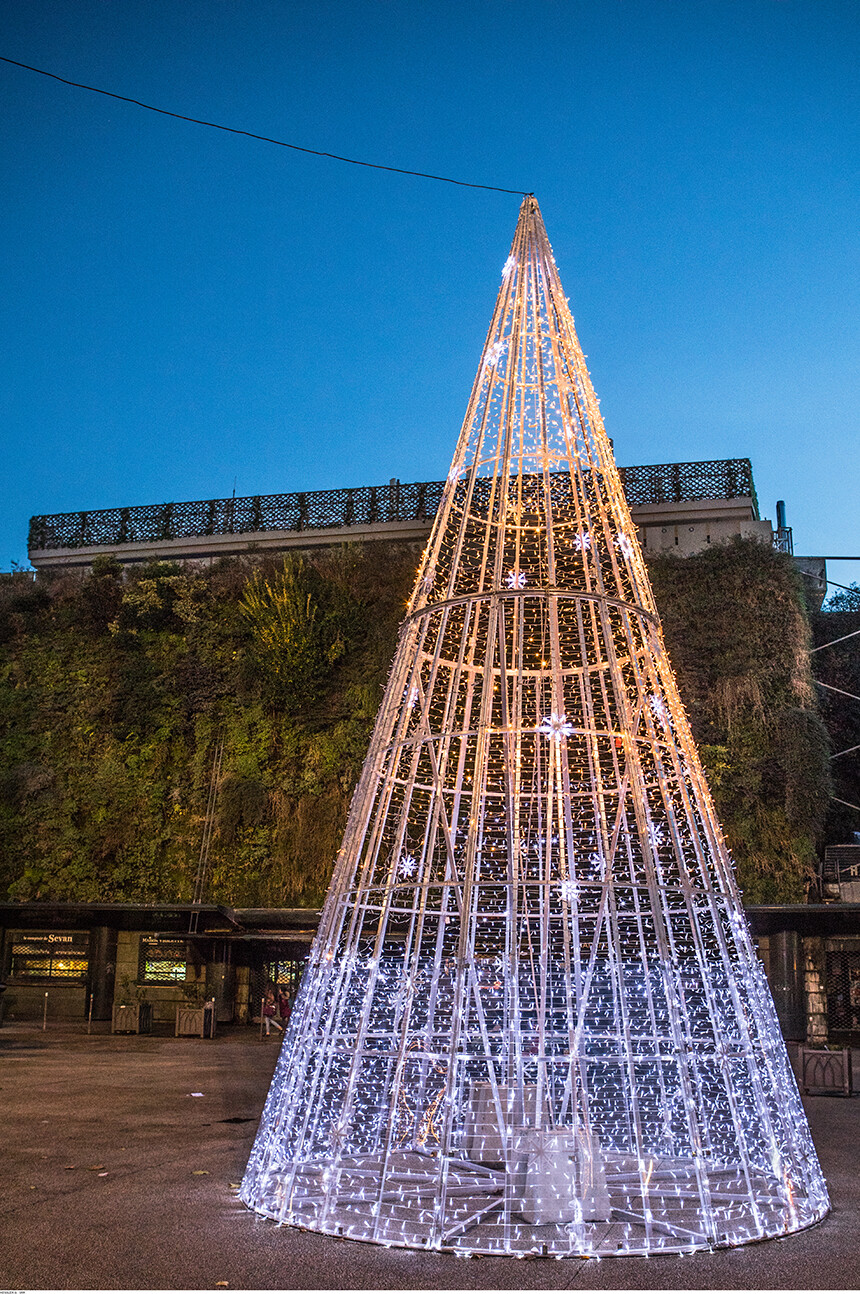 Christmas Traditions in Provence Les Halles in Avignon