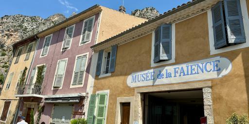 Visit Moustiers-Sainte-Marie