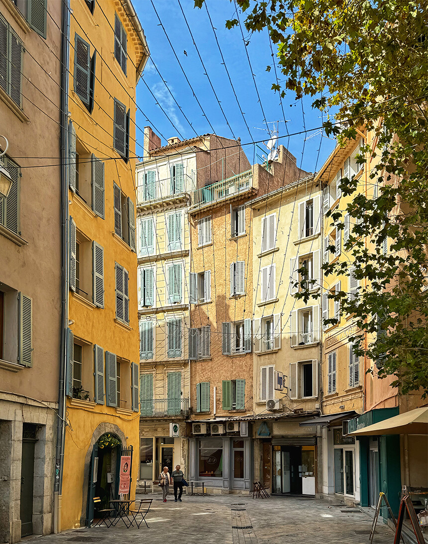 Colourful buildings 5 Reasons You Should Visit Toulon, 