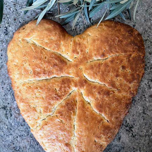 heart-shaped pompe a lhuile brioche
